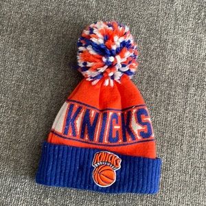 Youth size Knicks New Era hat.